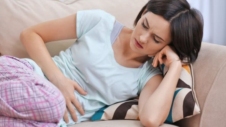 dolor abdominal debido a parásitos en el cuerpo
